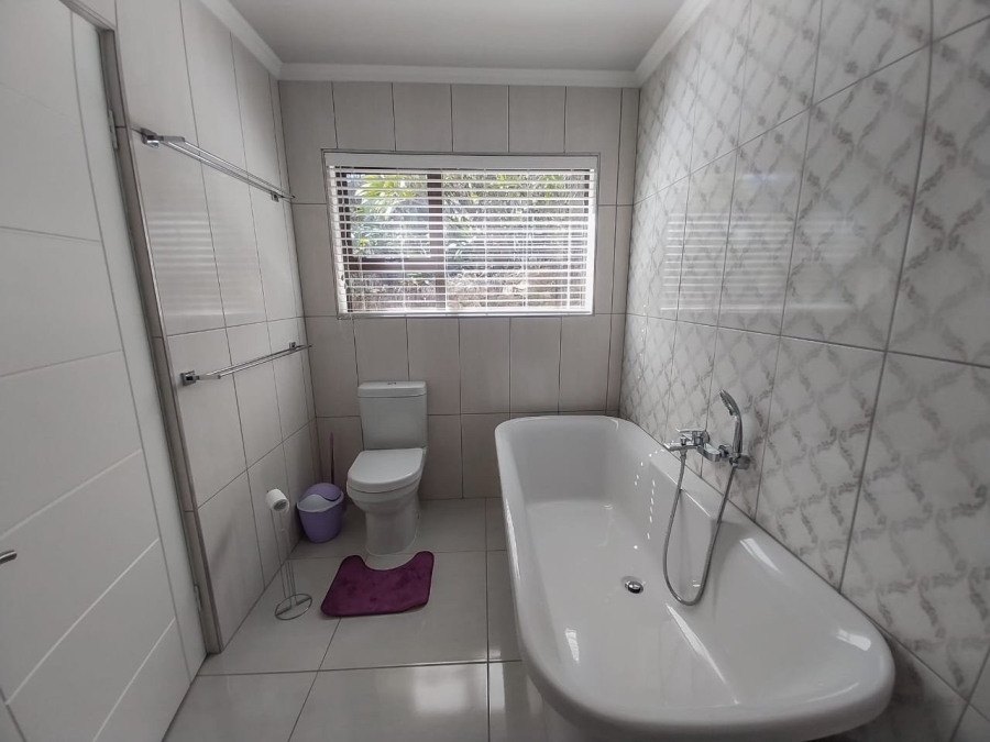 5 Bedroom Property for Sale in Meerhof North West